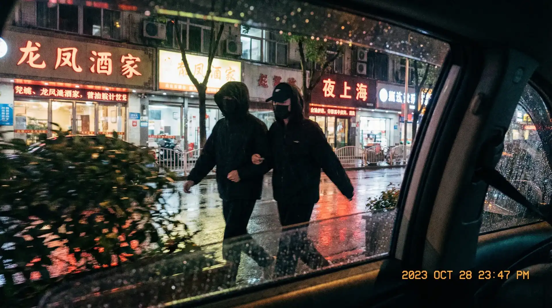 [日韩精品]日韩精品官网_极品日韩精品自媒体 - 顶流明星深夜密会现场抓拍照片